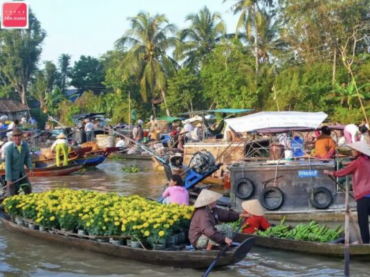 Hình ảnh vui nhộn của chợ nổi Cái Bè